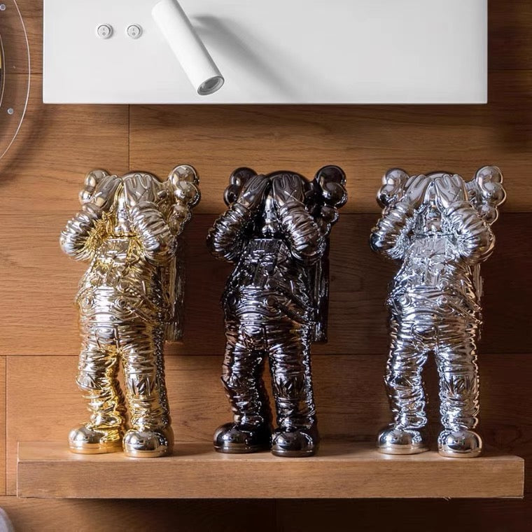 مجسم MANDKAWS اصدار خاص