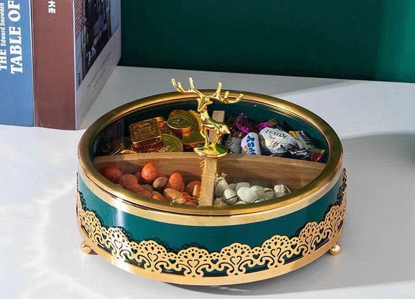 صينية تقديم مزينة برأس غزال