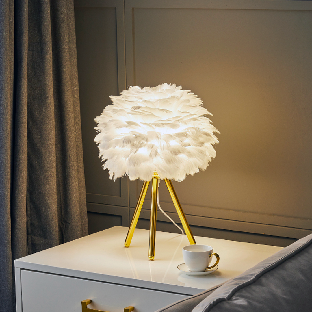 اضاءة فاخرة من الريش