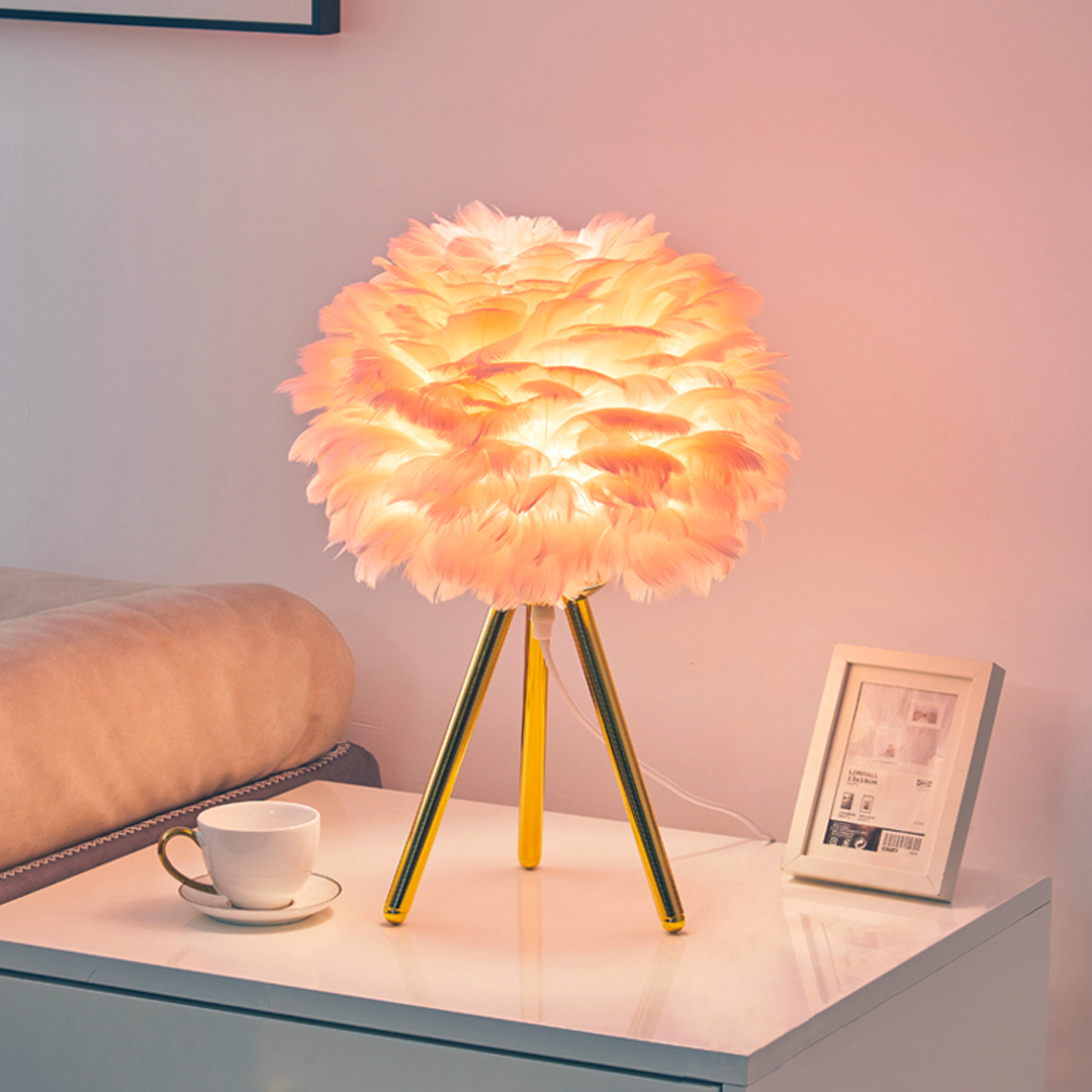 اضاءة فاخرة من الريش