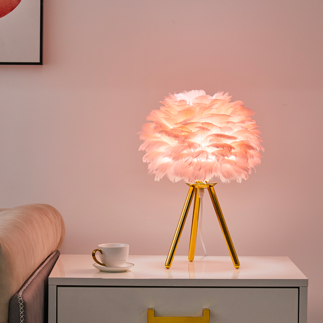 اضاءة فاخرة من الريش