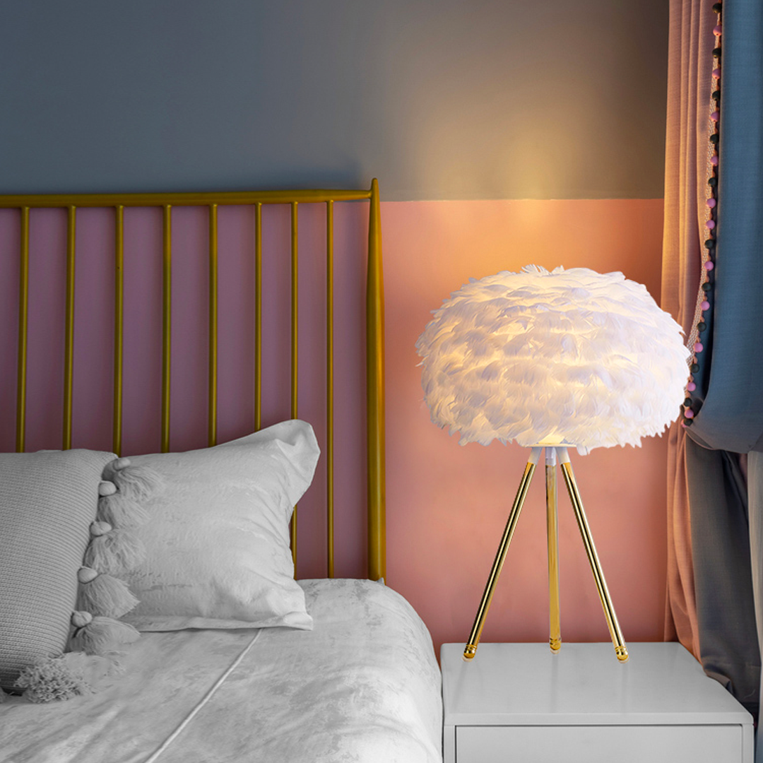 اضاءة فاخرة من الريش