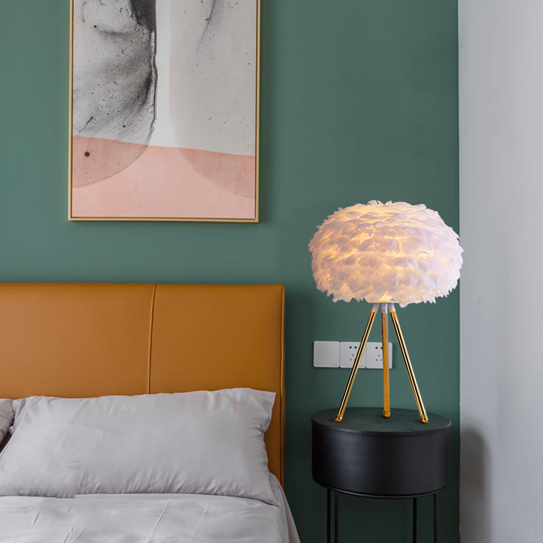 اضاءة فاخرة من الريش