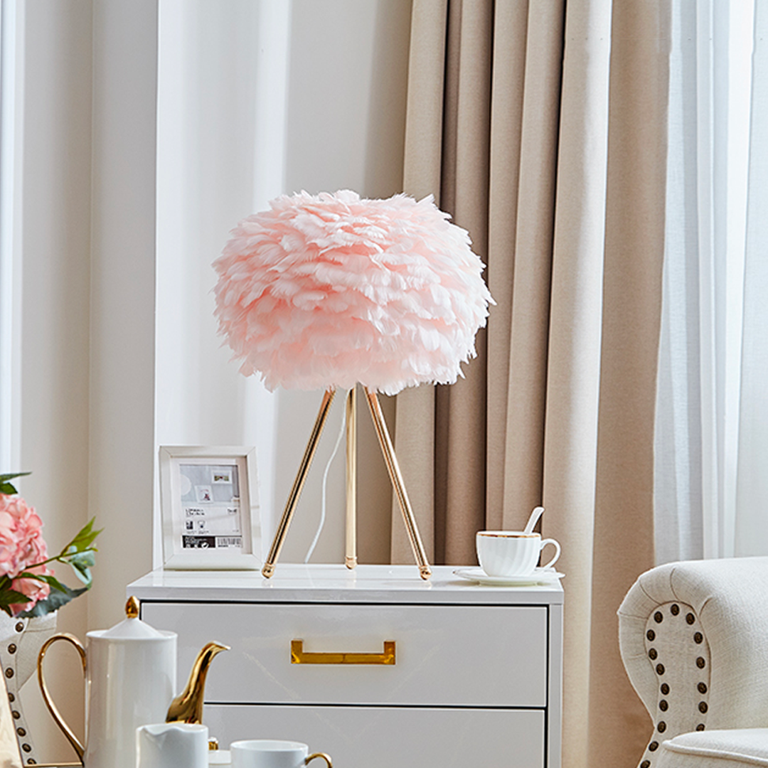 اضاءة فاخرة من الريش