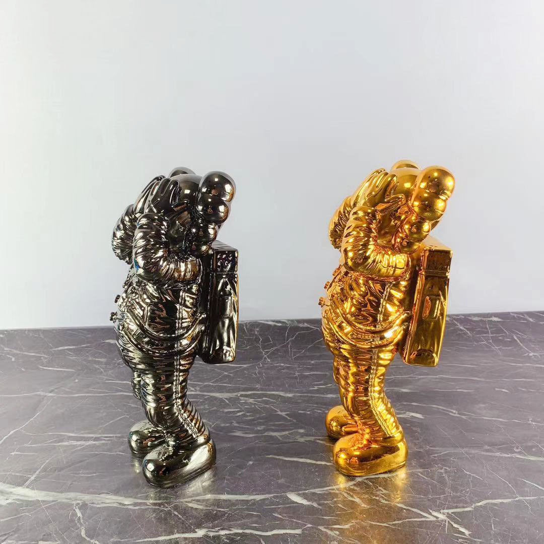 مجسم MANDKAWS اصدار خاص