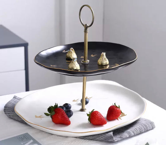 طقم مكسرات باللون الابيض والاسود