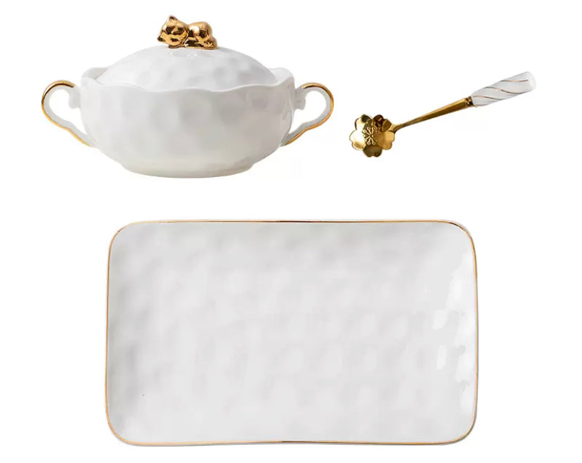 وعاء التقديم مزين