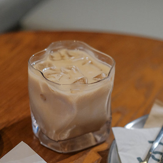 كاس من الزجاج