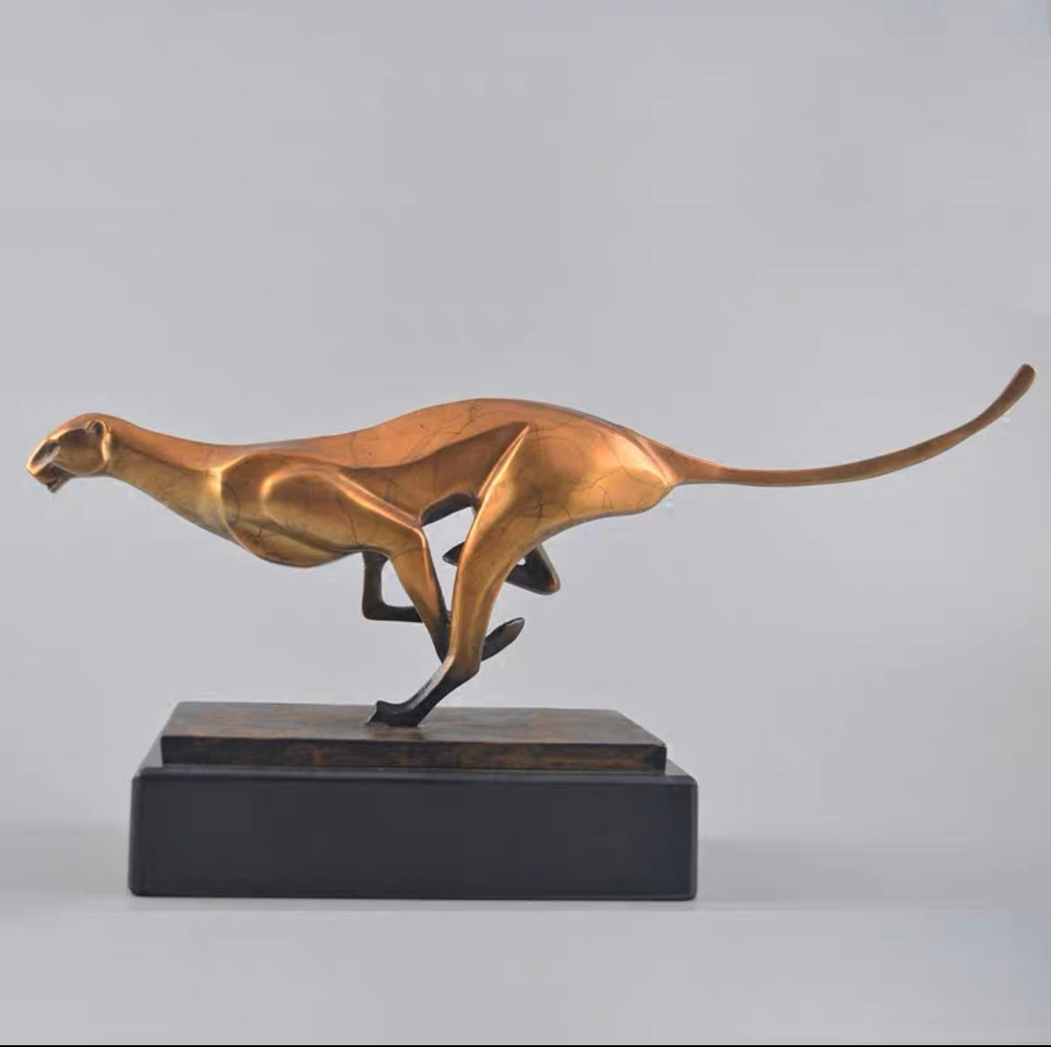 فهد من النحاس الثقيل