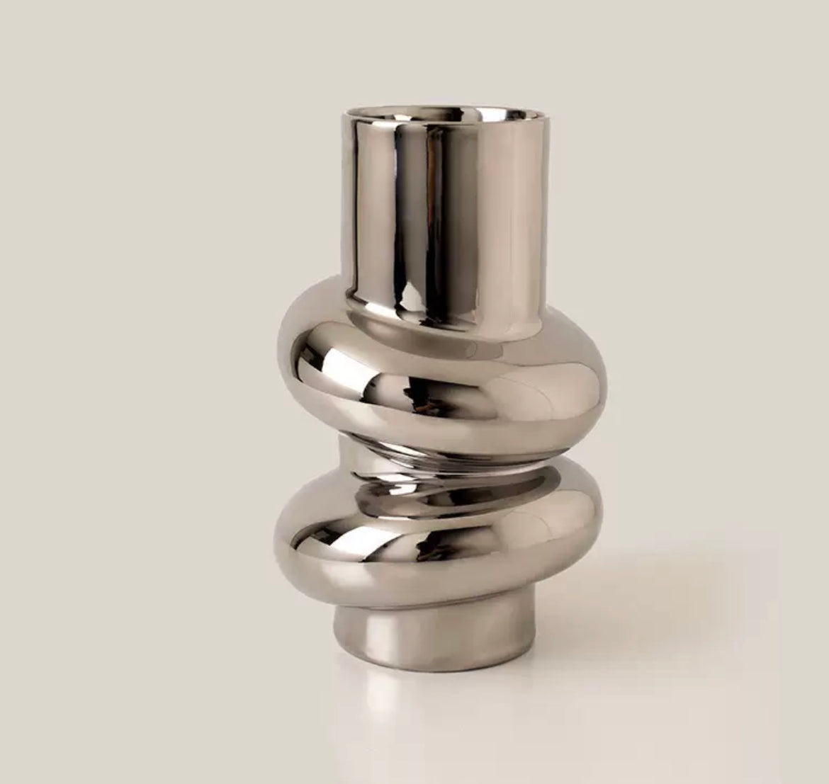 مزهرية سيراميك فضية