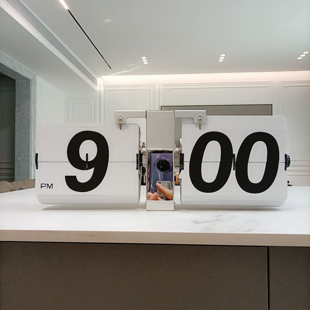 ساعة ميكانيكية أوتوماتيكية