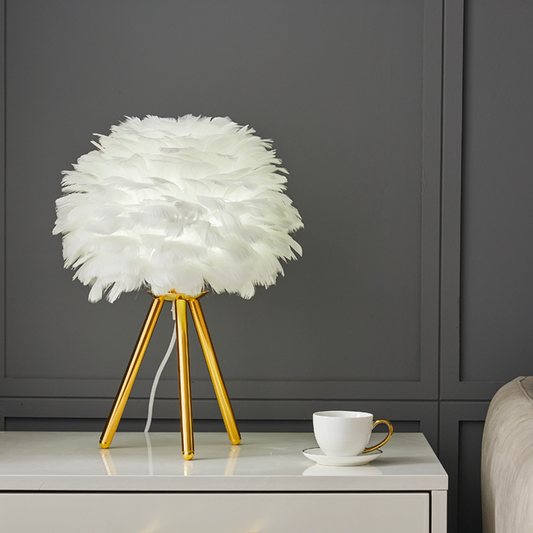 Luxurious feather lamp